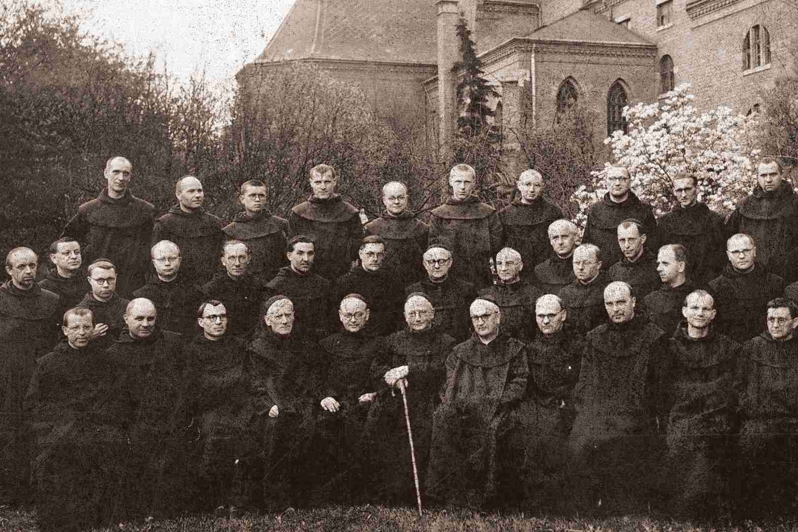 karmel-sepia-historia-odrodzenie